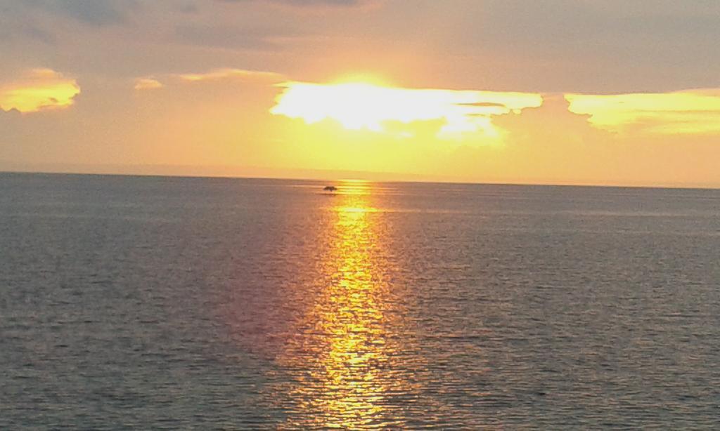 Sunset Vista Sea Front Guest House Union  Екстер'єр фото